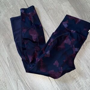 Very pretty “All in motion” leggings.